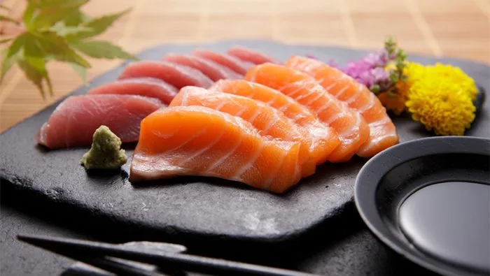 Sashimi saumon et thon sur ardoise