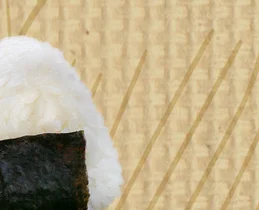 Un onigiri tel qu’il est servi